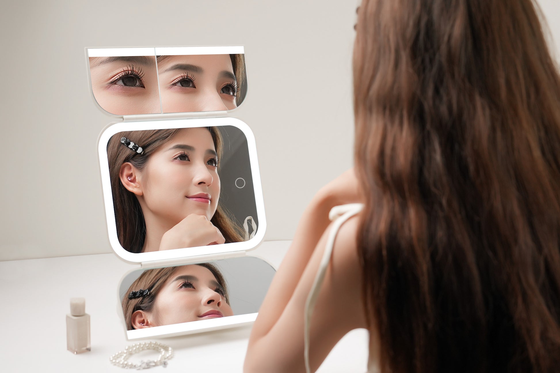 DOCO LAB Battery capacity: 2500mAh, middle mirror lamp bead three-color temperature, one-button touch control, long press stepless dimming, with a 2x mirror, a 5x mirror,