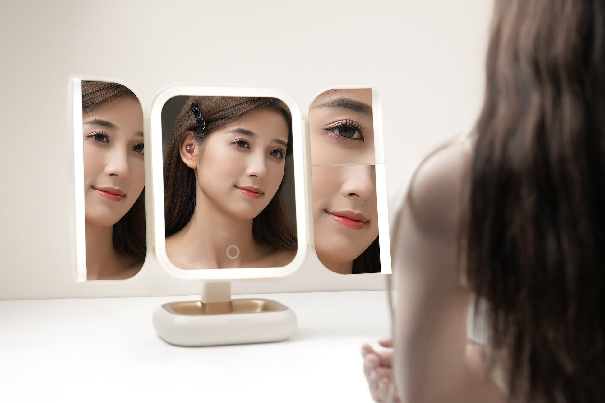 DOCO LAB Battery capacity: 2500mAh, middle mirror lamp bead three-color temperature, one-button touch control, long press stepless dimming, with a 2x mirror, a 5x mirror,